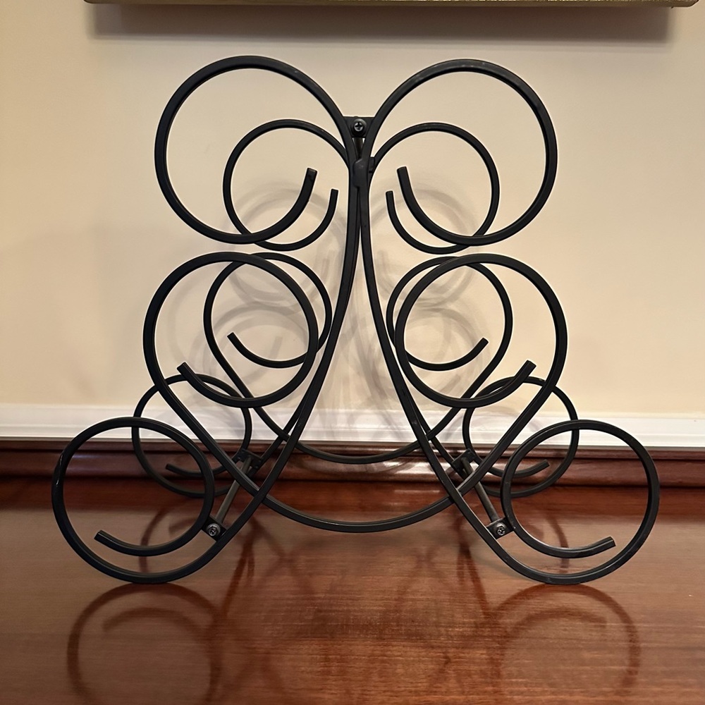 Black iron six bottle wine rack